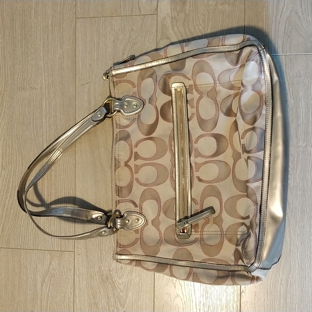 coach large poppy metallic outline hallie book bag